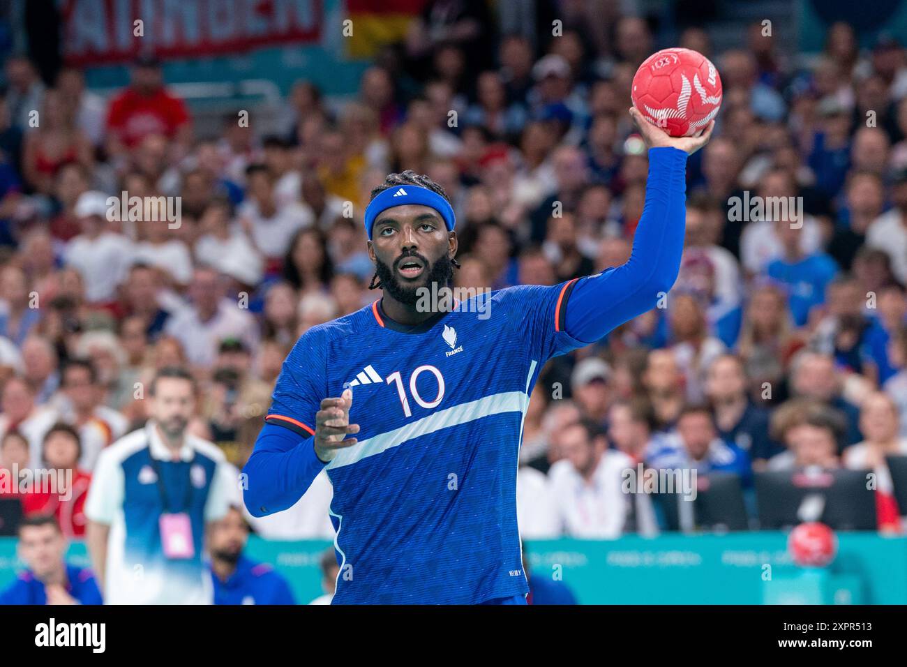 Lille, France. 07 août 2024. LILLE, FRANCE - 7 AOÛT : Dika Mem de France lors du match homme Handball - Jeux Olympiques Paris 2024 - quarts de finale entre l'Allemagne et la France au stade Pierre Mauroy le 7 août 2024 à Lille, France. (Photo de Henk Seppen/Orange Pictures) crédit : Orange pics BV/Alamy Live News Banque D'Images