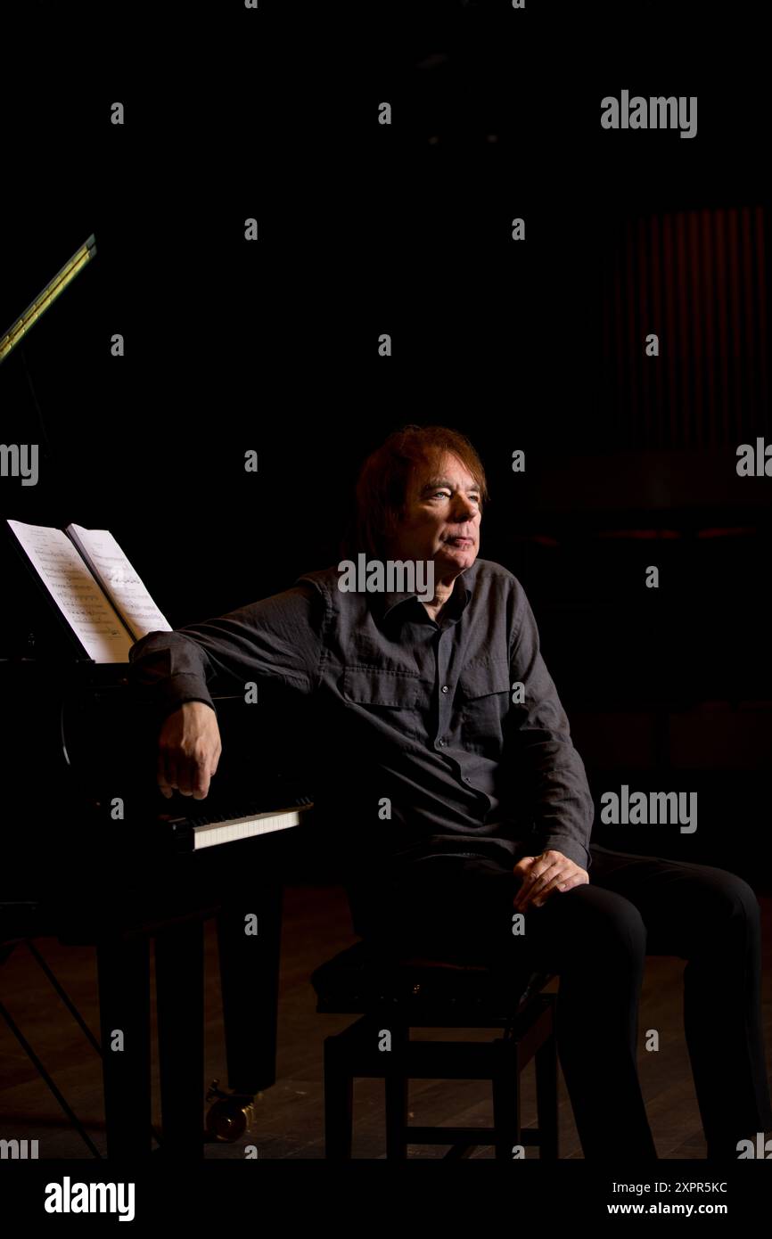 Julian Lloyd Webber photographié au Conservatoire de Birmingham. Banque D'Images