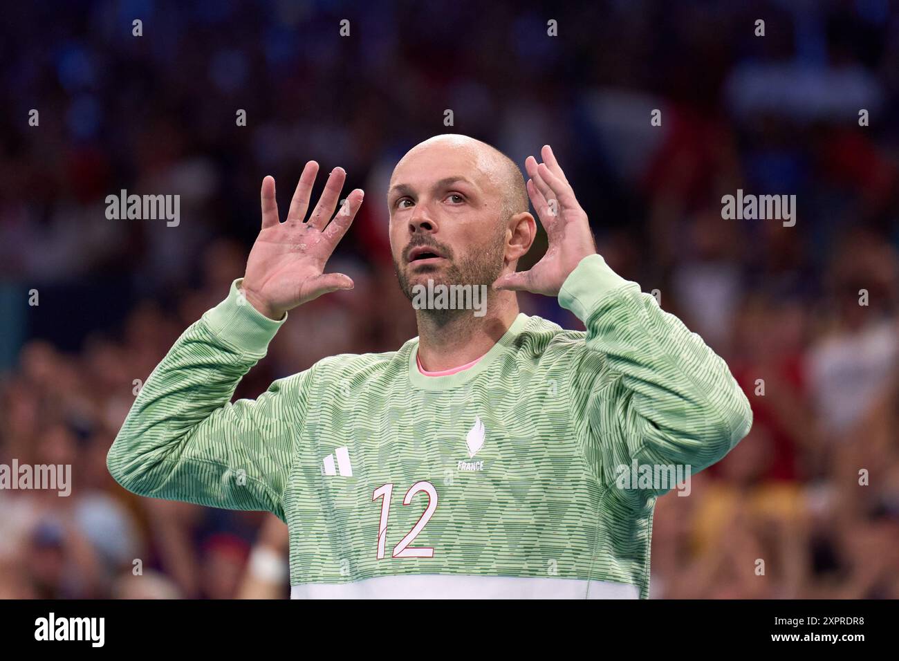 Lille, France. 7 août 2024. Vincent Gérard, gardien de but français, réagit lors du match de quart de finale masculin de handball entre l'Allemagne et la France aux Jeux Olympiques de Paris 2024 à Lille, France, le 7 août 2024. Crédit : Meng Dingbo/Xinhua/Alamy Live News Banque D'Images