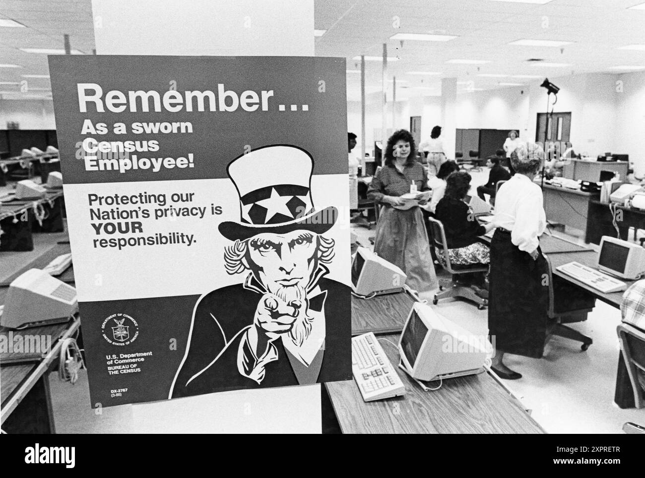 Austin, Teas USA, 1990: Le signe oncle Sam rappelle aux employés du centre de traitement des données régional du recensement des États-Unis de maintenir la confidentialité des renseignements fournis par les répondants du recensement. ©Bob Daemmrich Banque D'Images
