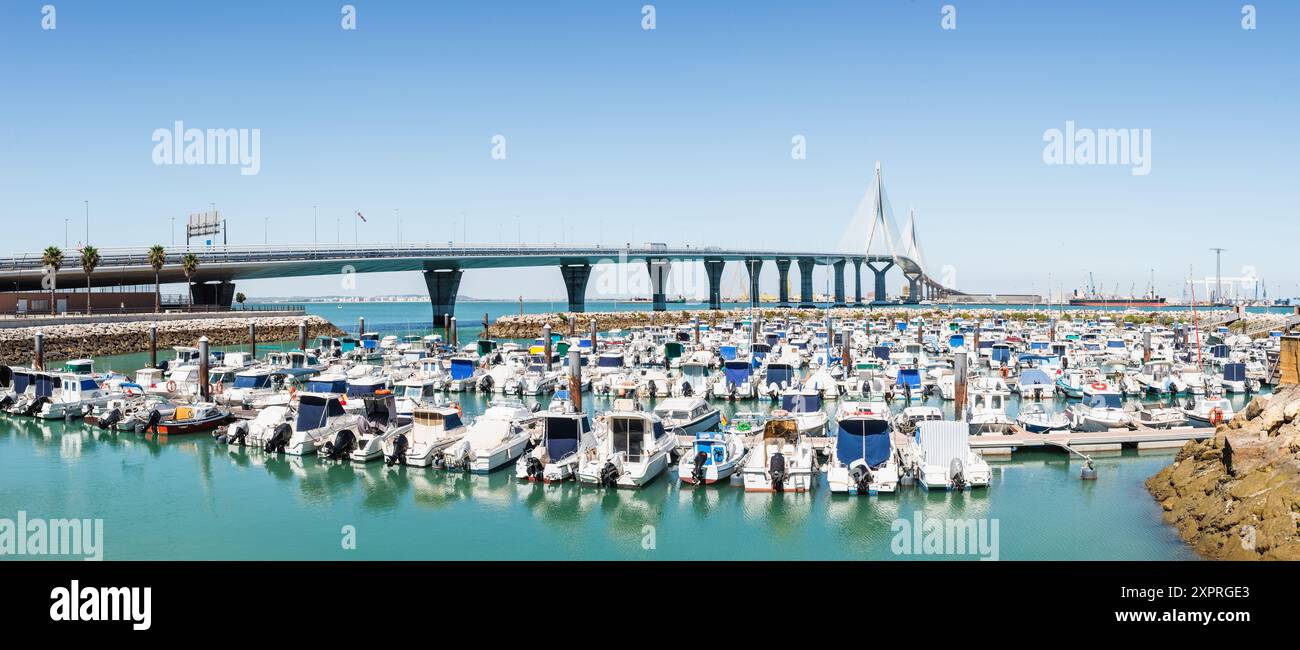 Pont de la Constitution, appelé la Pepa, dans la baie de Cadix, Andalousie. Espagne. Europe Banque D'Images