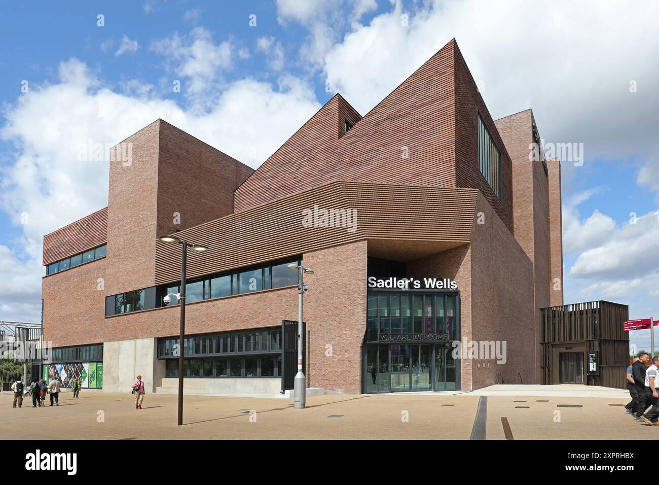 Sadlers Wells East, le nouveau complexe théâtral et studio de Stratford Waterfront dans le parc olympique Queen Elizabeth à Londres, au Royaume-Uni. Vue extérieure. Banque D'Images