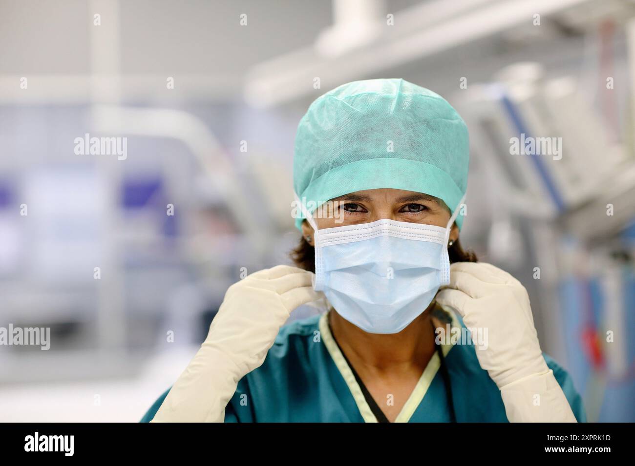 Chirurgien, chirurgie, salle d'opération, Hôpital Onkologikoa, Institut d'oncologie, centre de cas pour la prévention, le diagnostic et le traitement du cancer, Donostia, S. Banque D'Images Chirurgien, chirurgie, salle d'opération, Hôpital Onkologikoa, Institut d'oncologie, centre de cas pour la prévention, le diagnostic et le traitement du cancer, Donostia, S. Banque D'Images