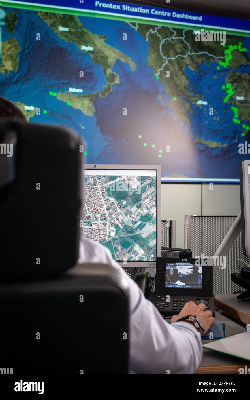 Centre de situation FRONTEX au siège de l'UE à Varsovie. L'agence coordonne la surveillance et la protection des frontières extérieures dans le cadre du programme EUROSUR. Banque D'Images