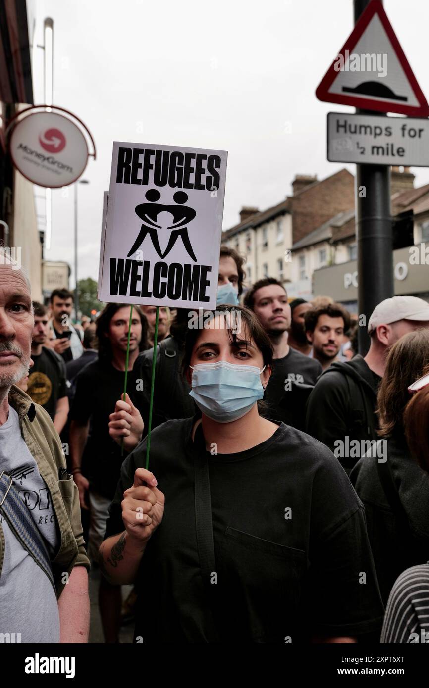 Londres / Royaume-Uni. 07 AOÛT 2024. Après une série de violences potentielles à travers l'Angleterre et le pays de Galles. Par l'extrême droite,. Des manifestants anti-racisme se sont rassemblés à Walthamstow pour avertir de toute violence potentielle. Aubrey Fagon Alamy Live News Banque D'Images