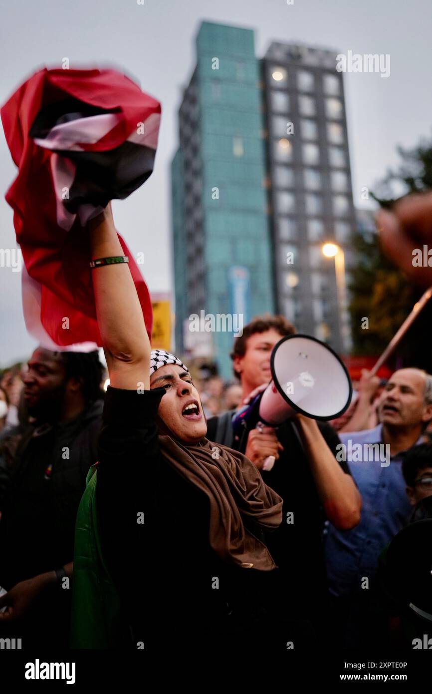 Londres / Royaume-Uni. 07 AOÛT 2024. Après une série de violences potentielles à travers l'Angleterre et le pays de Galles. Par l'extrême droite,. Des manifestants anti-racisme se sont rassemblés à Walthamstow pour avertir de toute violence potentielle. Aubrey Fagon / Alamy Live News Banque D'Images