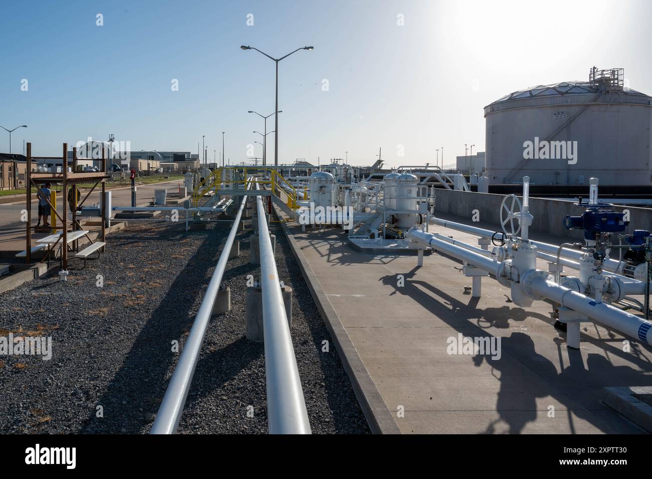 Une photo du pipeline de la base aérienne d'Altus, Oklahoma, le 2 juillet 2024. Le pipeline donne accès à plus de 630 000 gallons de carburéacteur par semaine. (Photo de l'US Air Force par Airman 1st Class Heidi Bucins) Banque D'Images