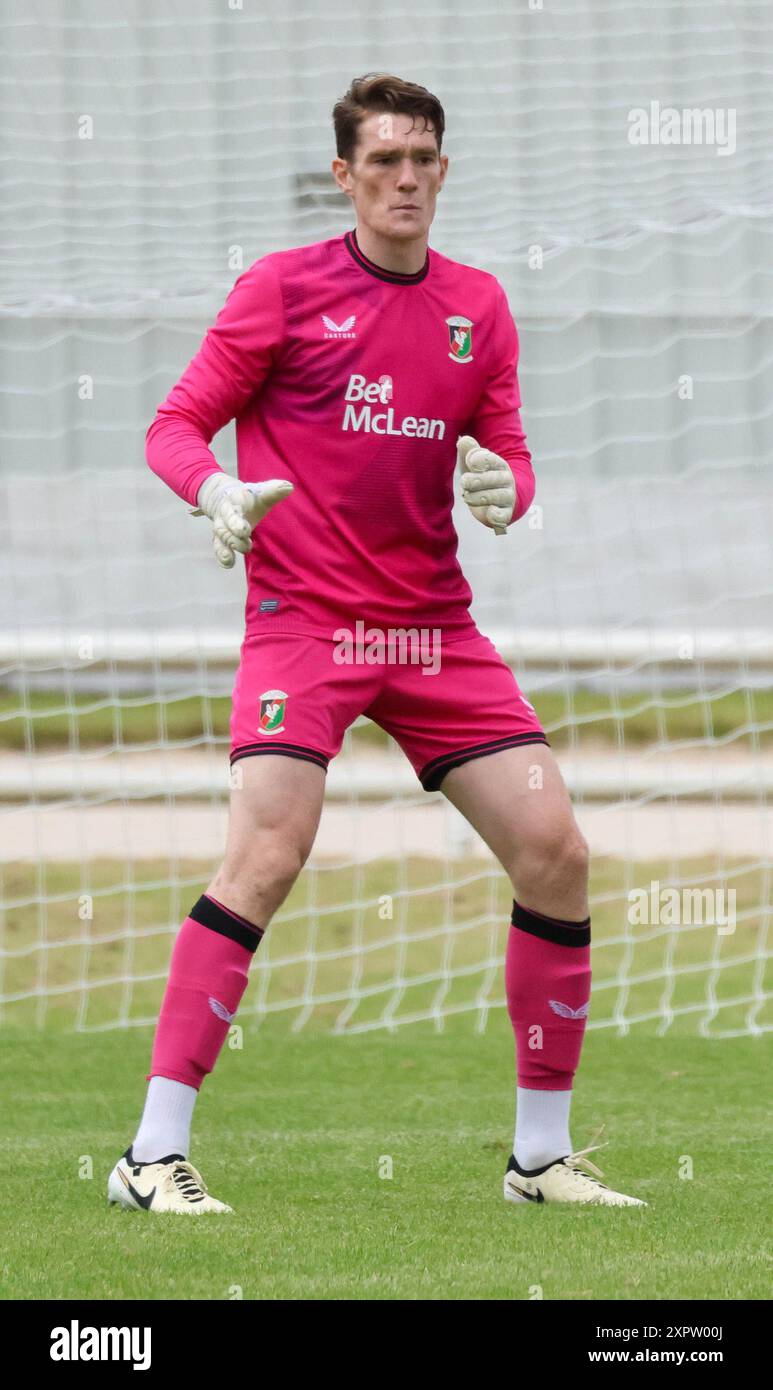 New Grosvenor Stadium, Lambeg, Irlande du Nord, Royaume-Uni. 03 août 2024. Pré-saison amicale – Lisburn Distillery v Glentoran. Le footballeur de la Ligue irlandaise Andrew Mills, gardien de but de Glentoran, en action. Banque D'Images