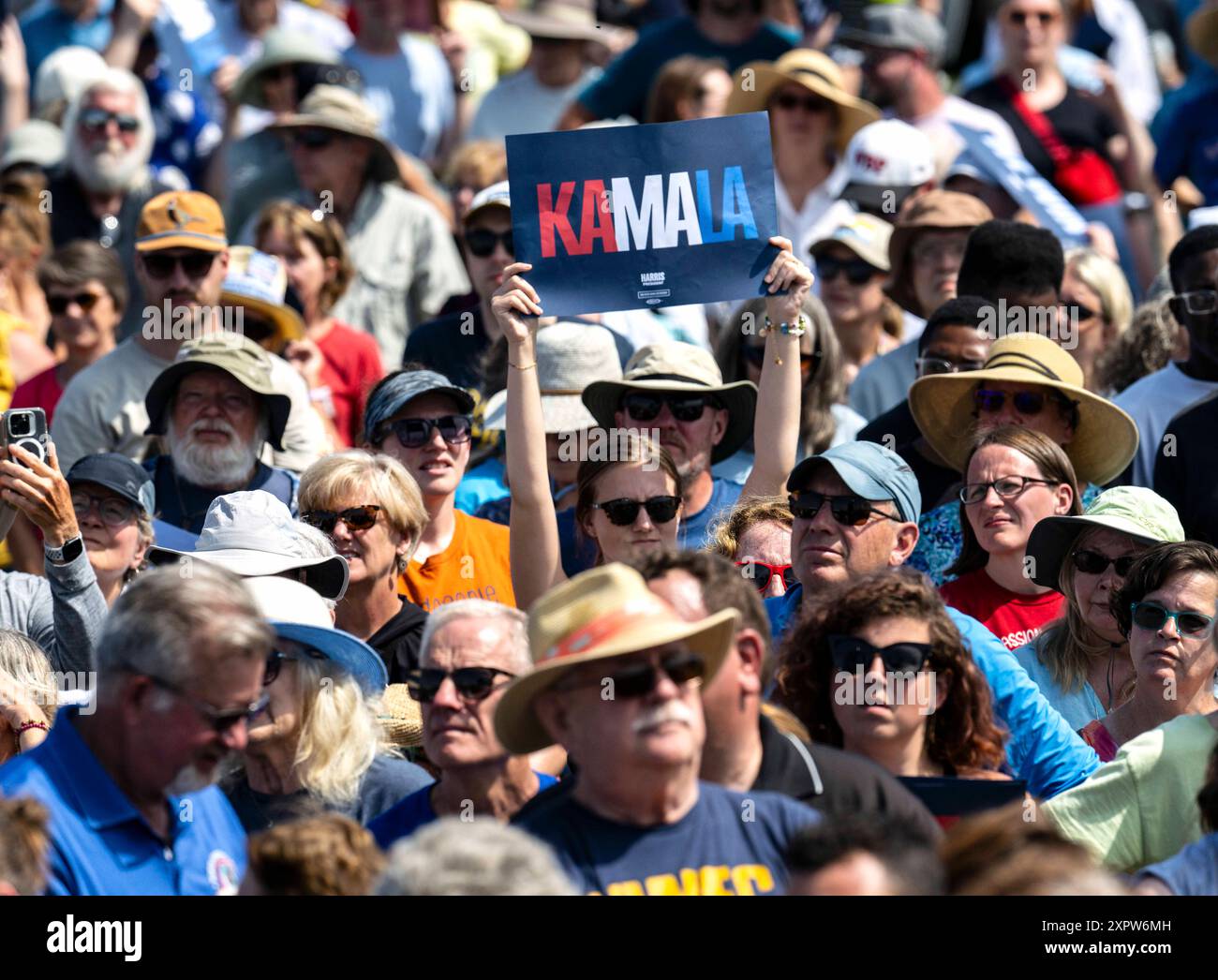 Eau Claire, Wisconsin, États-Unis 07 août 2024. Les participants au rassemblement à l'événement Harris/Walz Battleground States Tour à l'eau Claire Event District. (Crédit image : © Brian Cahn/ZUMA Press Wire) USAGE ÉDITORIAL SEULEMENT! Non destiné à UN USAGE commercial ! Crédit : ZUMA Press, Inc/Alamy Live News Banque D'Images