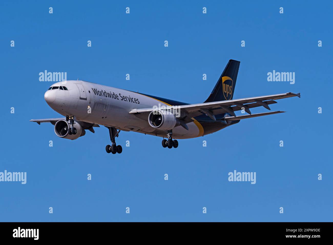 Sky Harbor International Airport 4-8-21 Phoenix, AZ USA United Parcel Service Airbus A300-600F N172UP départ de 7L à Sky Harbor International Banque D'Images