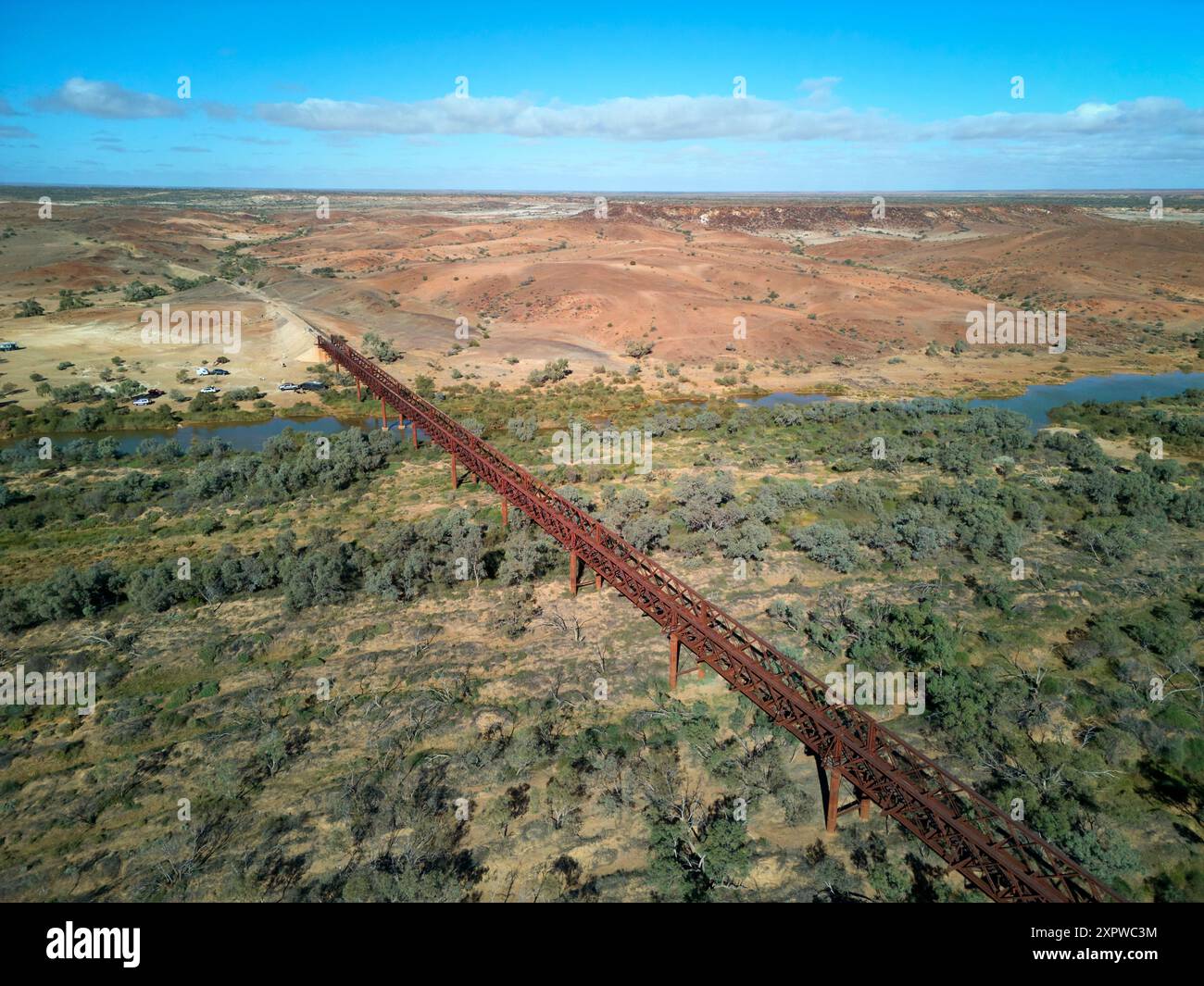 Historique 1889 Algebuckina Railway Bridge (Old Ghan Line) Oodnadatta Track, Outback, Australie du Sud, Australie - aérien Banque D'Images