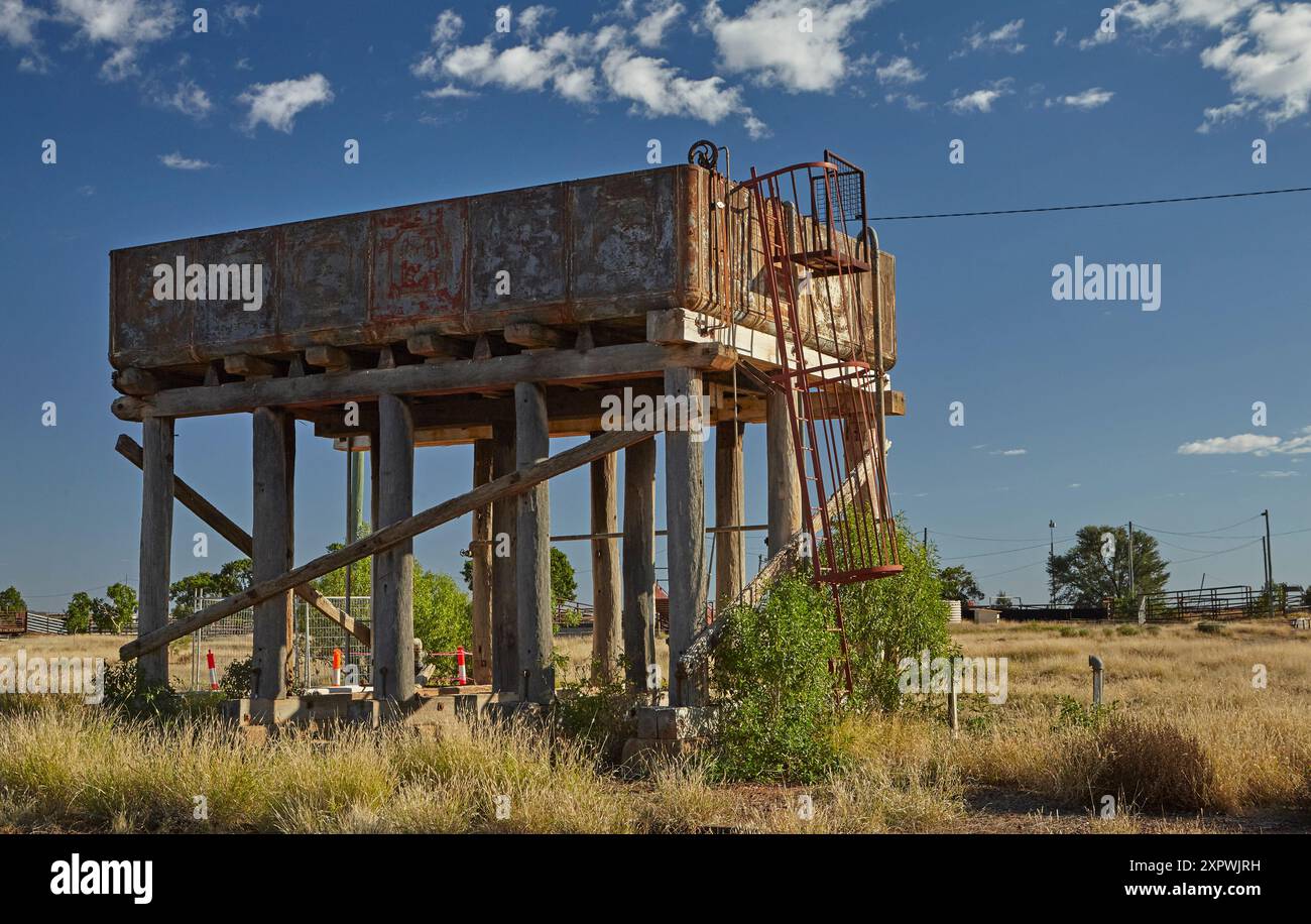 Ancien réservoir d'eau pour train à vapeur, Quilpie, outback Queensland, Australie Banque D'Images