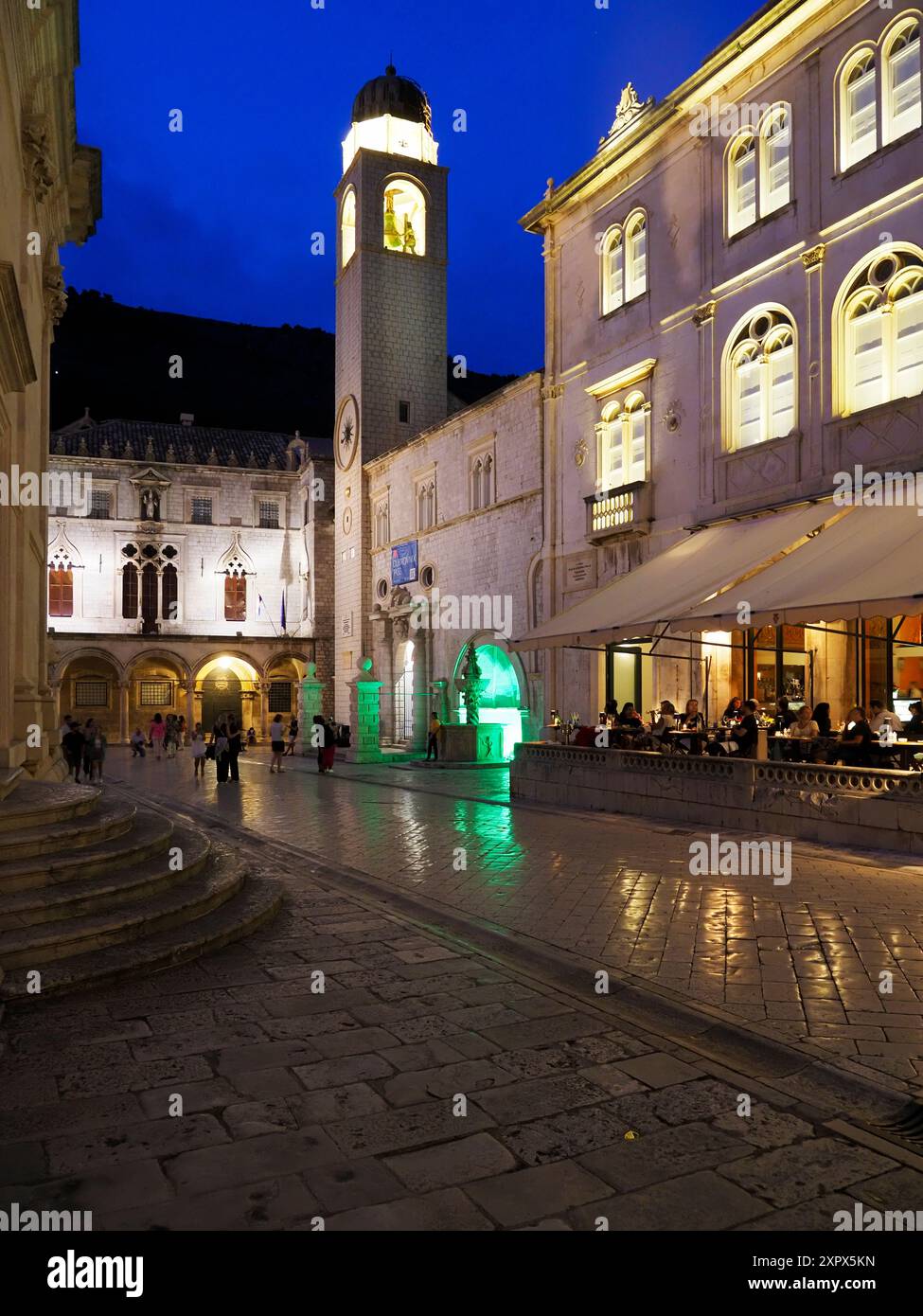 Dubrovnik Campanile sur la place Luza au crépuscule Dubrovnik Dalmatie Croatie Banque D'Images