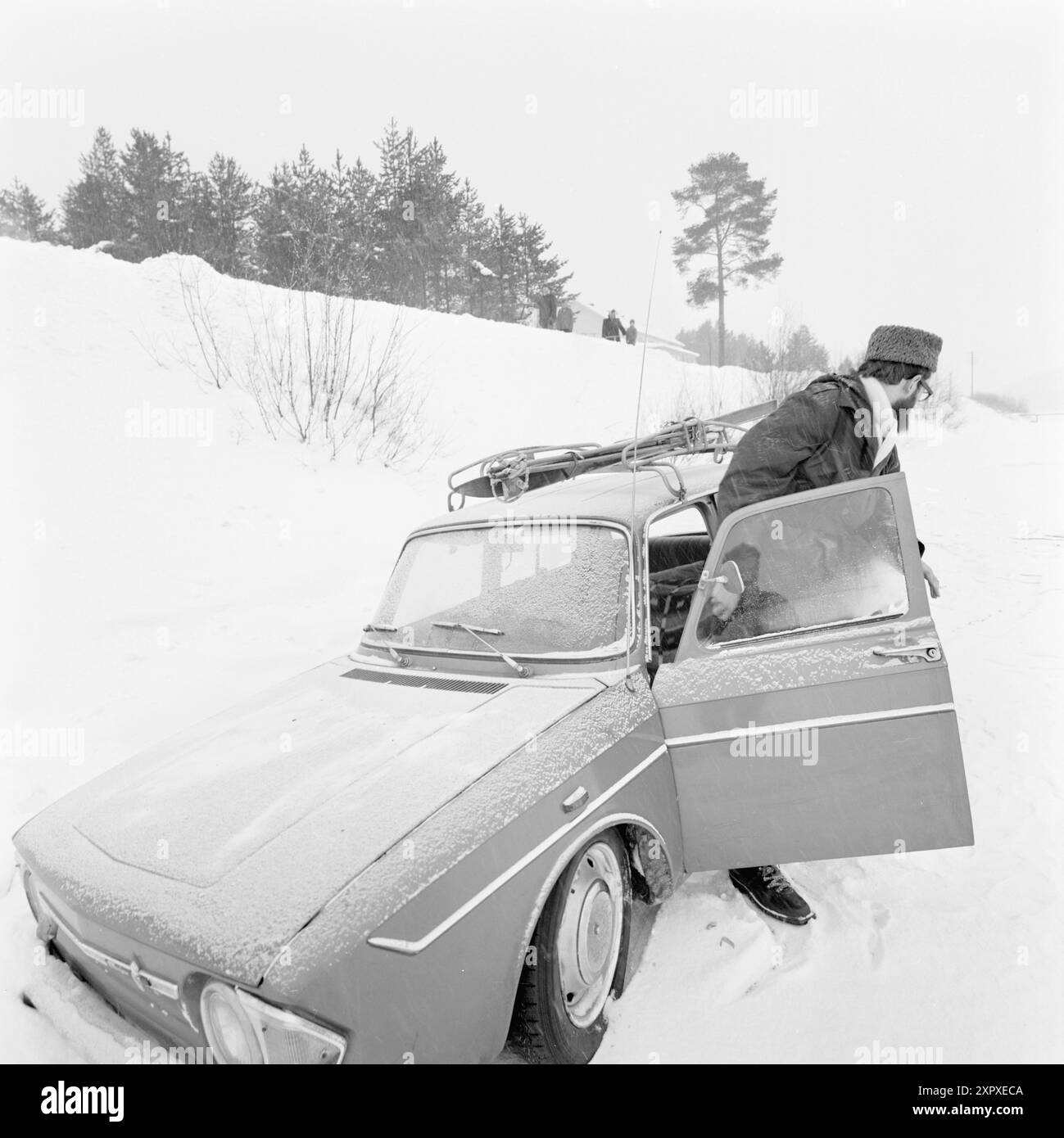 Actuel 15B-1967 : le numéro de voiture. Numéro de voiture spécial Grand aperçu de toutes les voitures de cette année avec les prix et les informations techniques. En train d'essayer les nouvelles de cette année, et a de bons conseils pour acheter une voiture d'occasion. Photo : aktuell / NTB ***PHOTO NON TRAITÉE*** cette image est traduite automatiquement cette image est traduite automatiquement Banque D'Images