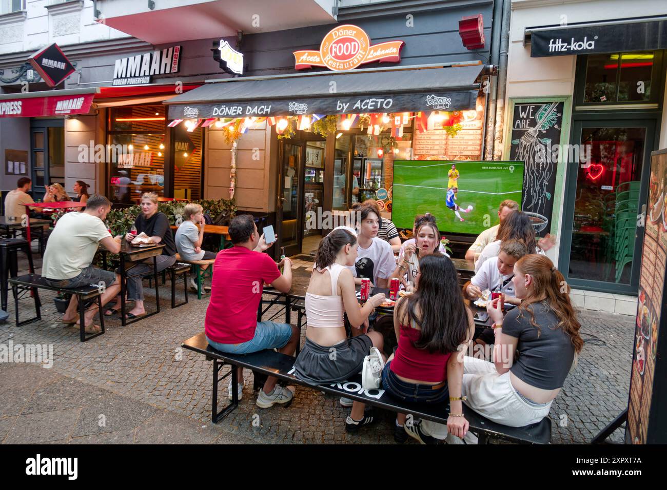Simon-Dach-Strasse, visite publique, EM 2024. Döner , Friedrichshain-Kreuzberg, Berlin Banque D'Images
