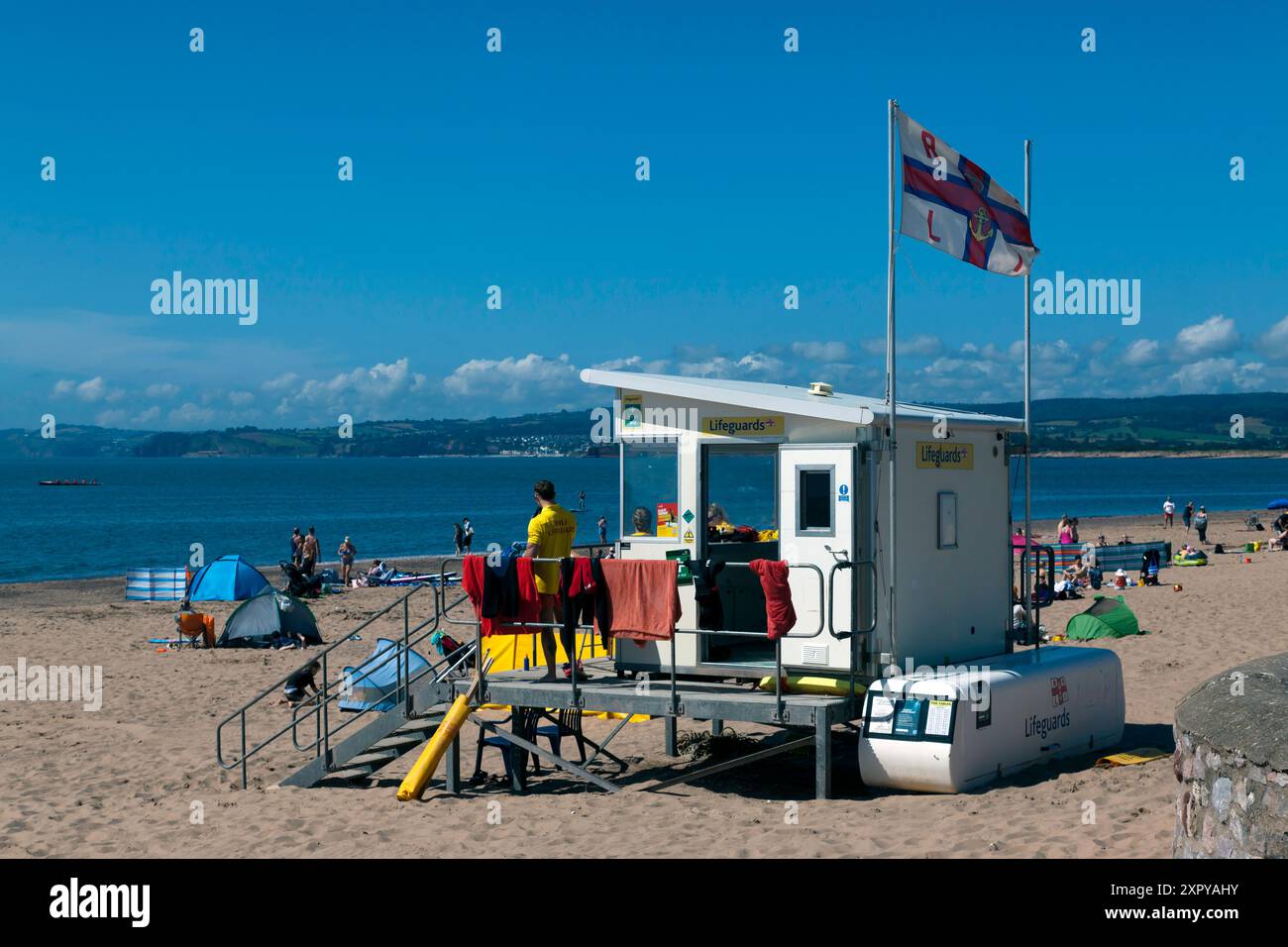 Un poste de sauveteur RNLI sur la plage d'Exmouth, Devon Banque D'Images