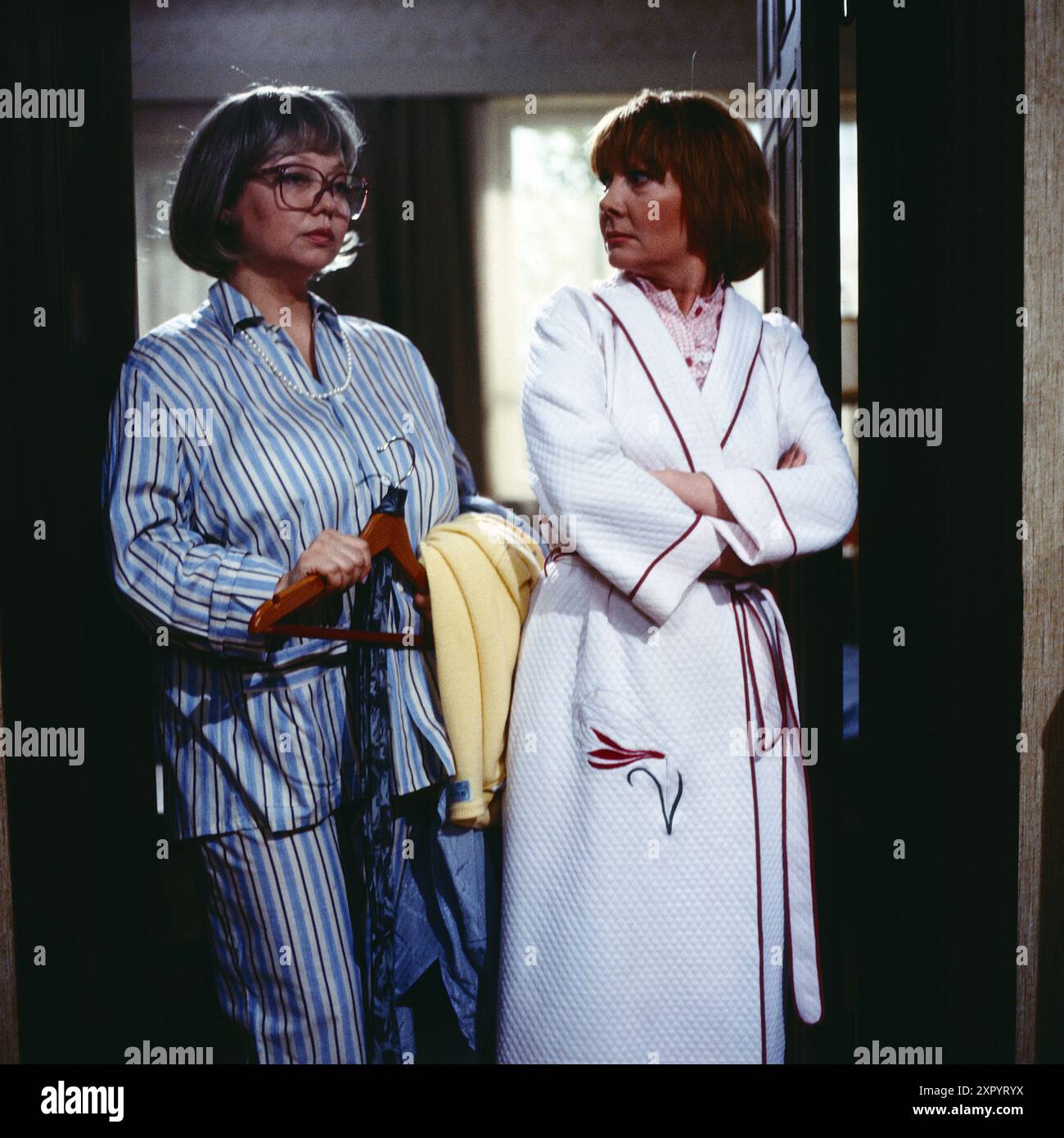 Didi - Der Untermieter, alias Die Nervensäge, ZDF Comedy Serie, 1986, 2. Staffel, Folge : Die Spezialisten, Szene : Ilse page, Rotraud Schindler Banque D'Images