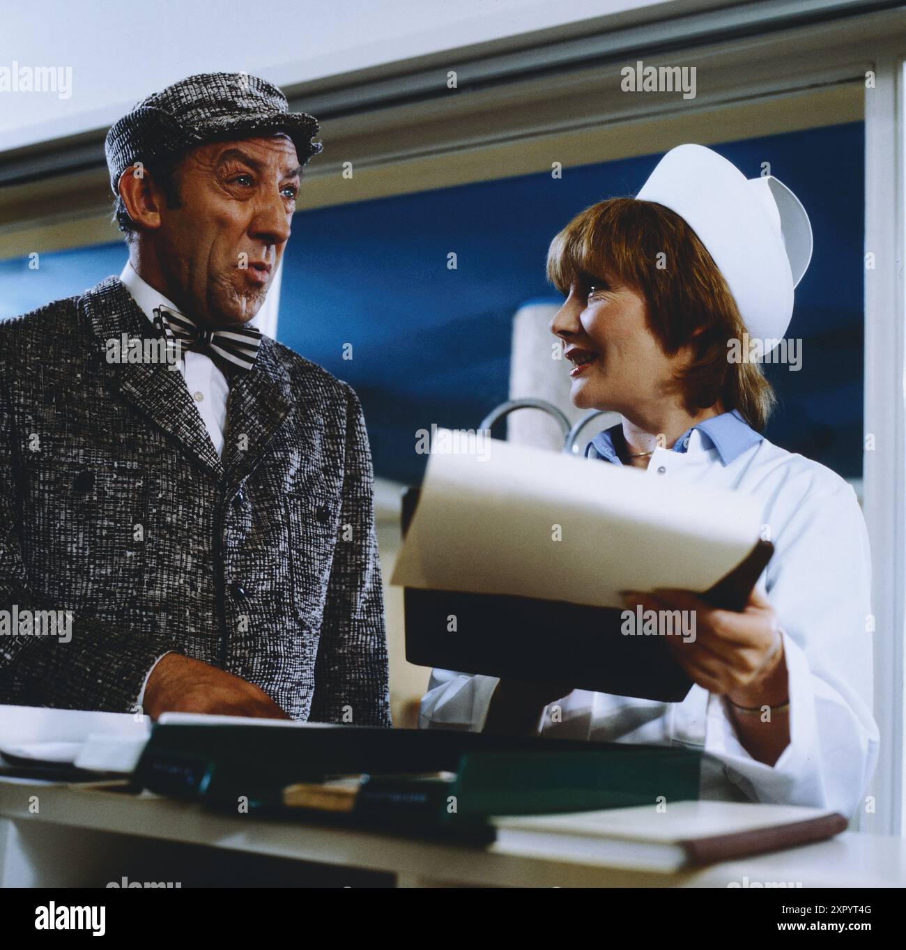 Onkel & Co, TV Serie, ZDF, 1981, 2. Teil, Szene : Dieter Hallervorden, Rotraud Schindler Banque D'Images