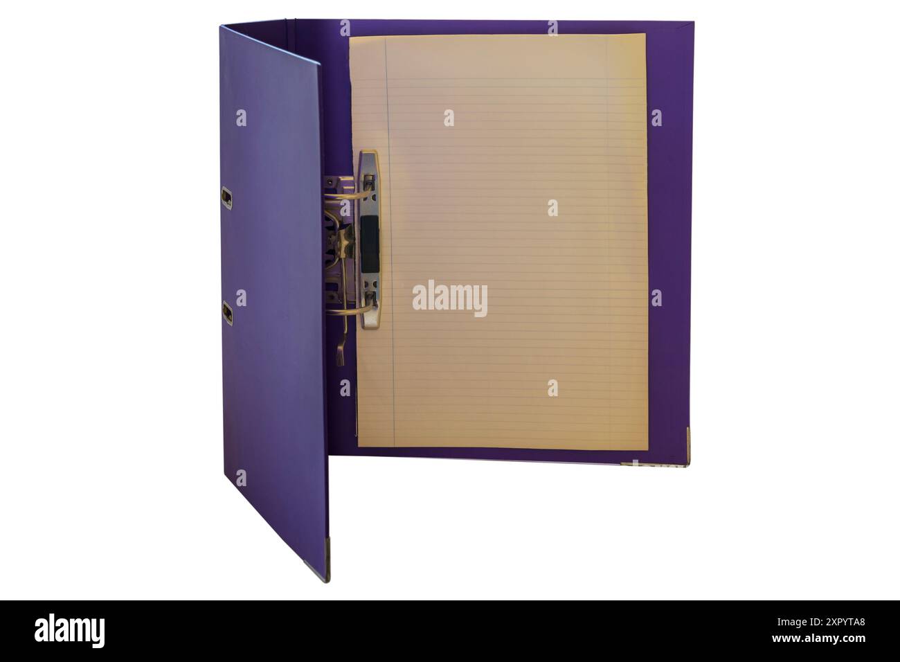 Classeur à levier A4 violet, classeur de dossier ouvert avec des papiers blancs isolés sur fond blanc Banque D'Images