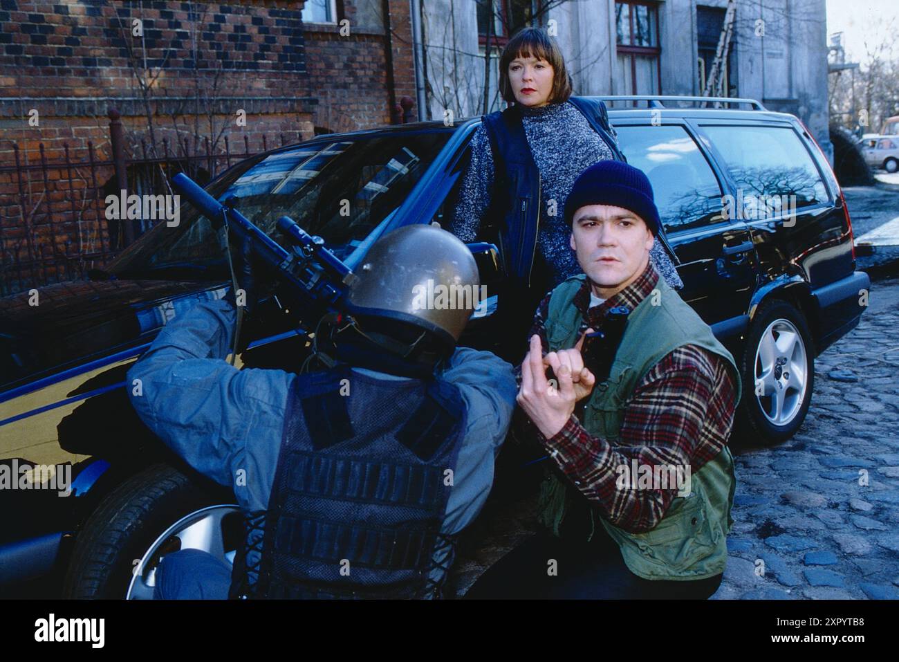 Poilzeiruf 110 : 'Im Netz' (Folge 173), Fernsehserie, Deutschland 1995, Regie : Rodica Doehnert, Darsteller : Katrin Saß (Katrin Sass), Dirk Schoedon, Komparse Banque D'Images