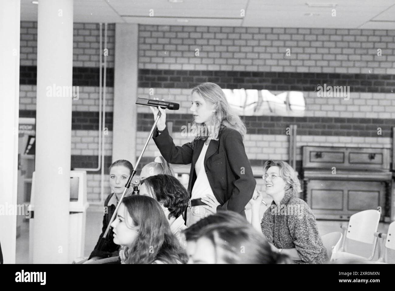 Schiphol discussion N.L.C. Hoofddorp, Hoofddorp, pays-Bas, 29-10-1997, Whizgle Dutch News : des images historiques sur mesure pour l'avenir. Explorez le passé néerlandais avec des perspectives modernes grâce à des images d'agences néerlandaises. Concilier les événements d'hier avec les perspectives de demain. Embarquez pour un voyage intemporel avec des histoires qui façonnent notre avenir. Banque D'Images