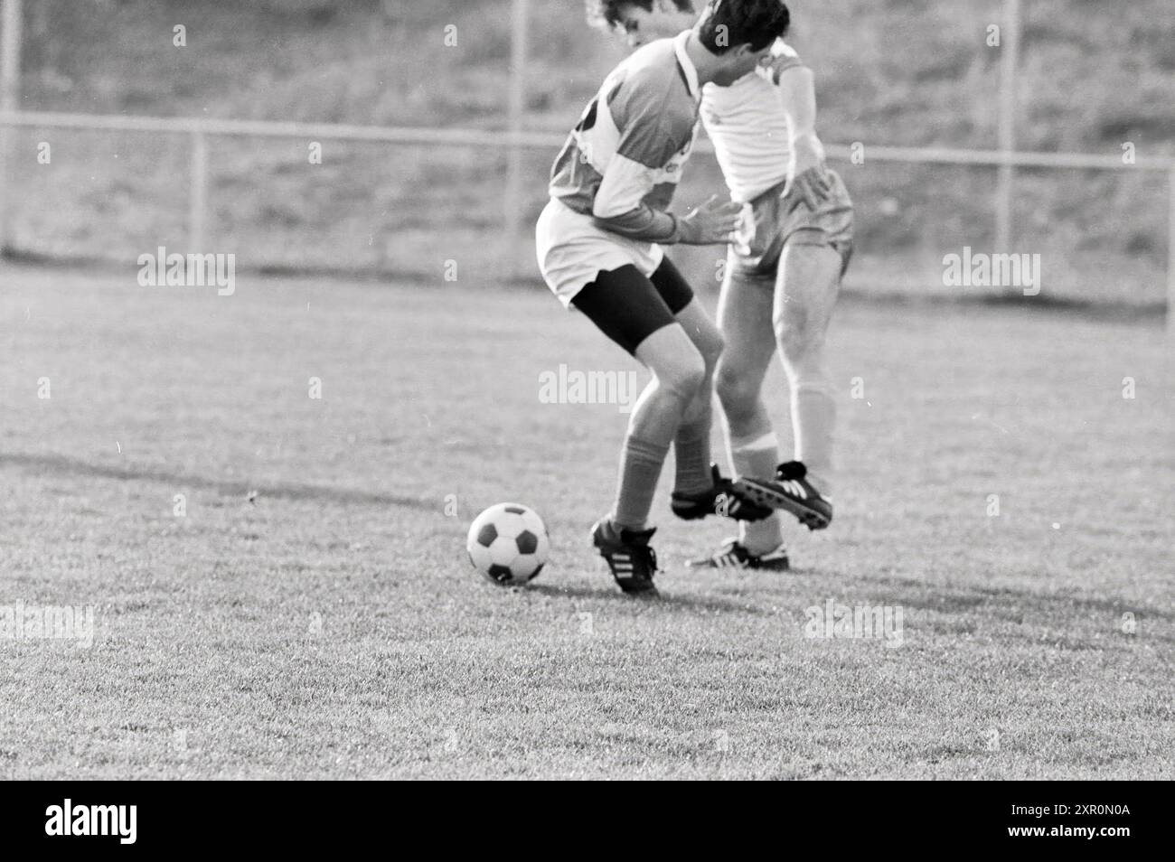 Football : Zandvoort 1 - Sports 4, Zandvoort, 15-11-1991, Whizgle Dutch News : images historiques sur mesure pour l'avenir. Explorez le passé néerlandais avec des perspectives modernes grâce à des images d'agences néerlandaises. Concilier les événements d'hier avec les perspectives de demain. Embarquez pour un voyage intemporel avec des histoires qui façonnent notre avenir. Banque D'Images