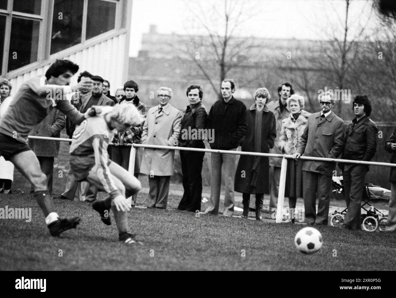 Stormvogels - AFC'34, Football V.S.V., Velsen, Stormvogels, 02-12-1979, Whizgle Dutch News : des images historiques sur mesure pour l'avenir. Explorez le passé néerlandais avec des perspectives modernes grâce à des images d'agences néerlandaises. Concilier les événements d'hier avec les perspectives de demain. Embarquez pour un voyage intemporel avec des histoires qui façonnent notre avenir. Banque D'Images