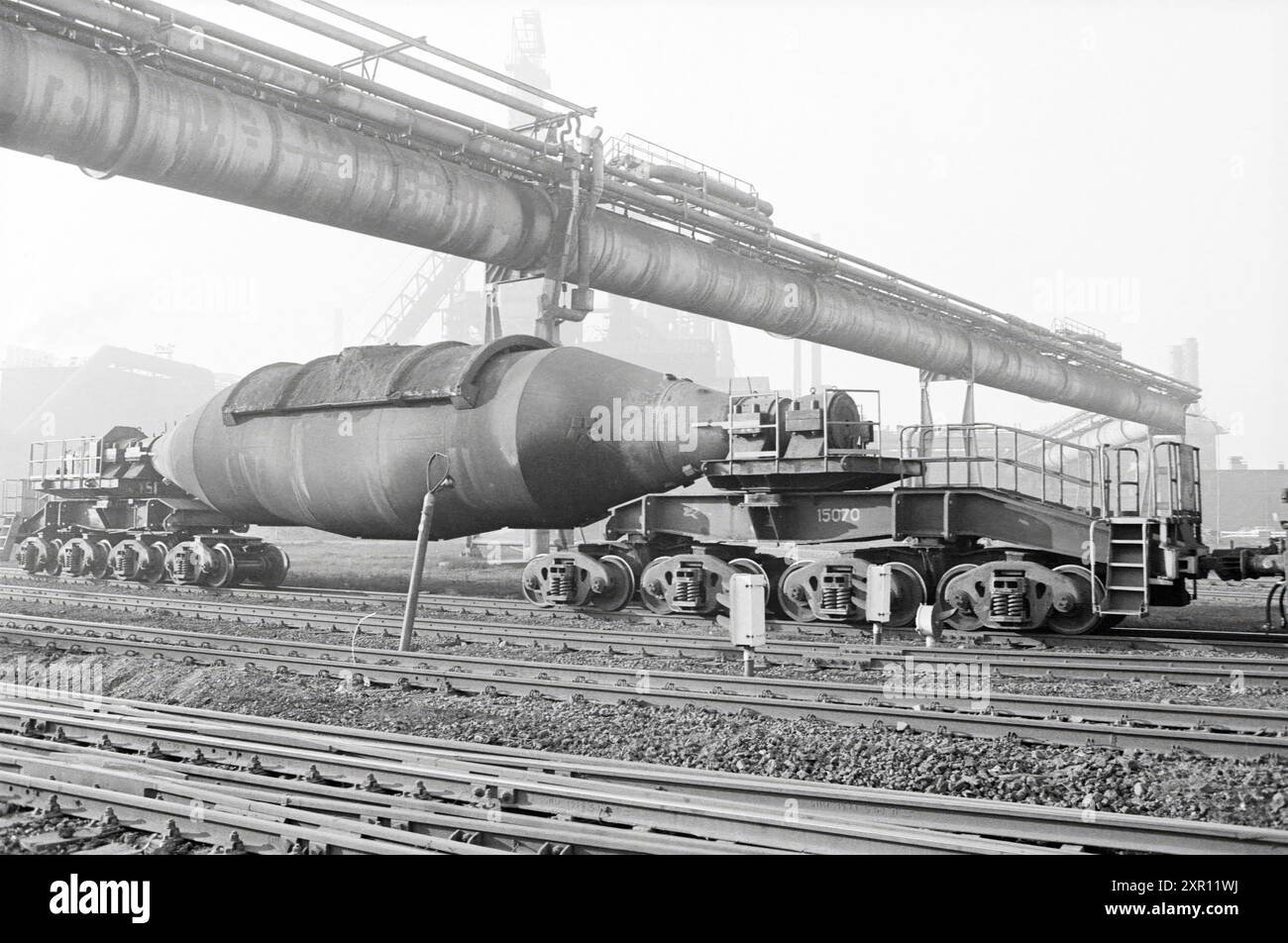 Hauts fourneaux - photos d'archives, hauts fourneaux, 18-01-1982, Whizgle Dutch News : images historiques sur mesure pour l'avenir. Explorez le passé néerlandais avec des perspectives modernes grâce à des images d'agences néerlandaises. Concilier les événements d'hier avec les perspectives de demain. Embarquez pour un voyage intemporel avec des histoires qui façonnent notre avenir. Banque D'Images