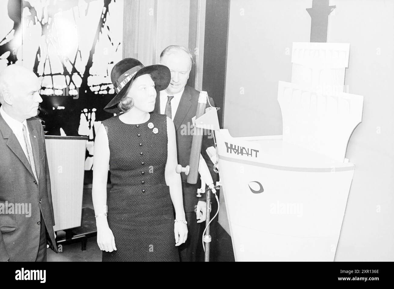 Ouverture radio Scheveningen, réceptions royales et visites royales, ouverture, ouvertures, mise en service, 17-11-1971, Whizgle Dutch News : des images historiques sur mesure pour l'avenir. Explorez le passé néerlandais avec des perspectives modernes grâce à des images d'agences néerlandaises. Concilier les événements d'hier avec les perspectives de demain. Embarquez pour un voyage intemporel avec des histoires qui façonnent notre avenir. Banque D'Images