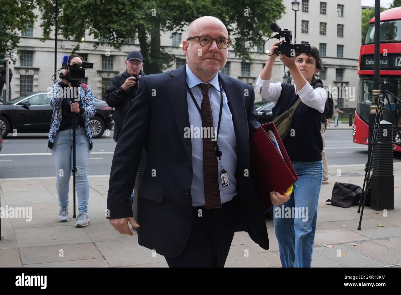 Procureur général Richard Hermer au Cabinet Office à Westminster, centre de Londres. Le premier ministre Sir Keir Starmer tient sa troisième réunion du comité d'urgence Cobra du gouvernement pour « réfléchir à la nuit dernière » et planifier les jours à venir, à la suite des troubles qui se poursuivent dans certaines régions du pays. Date de la photo : jeudi 8 août 2024. Banque D'Images