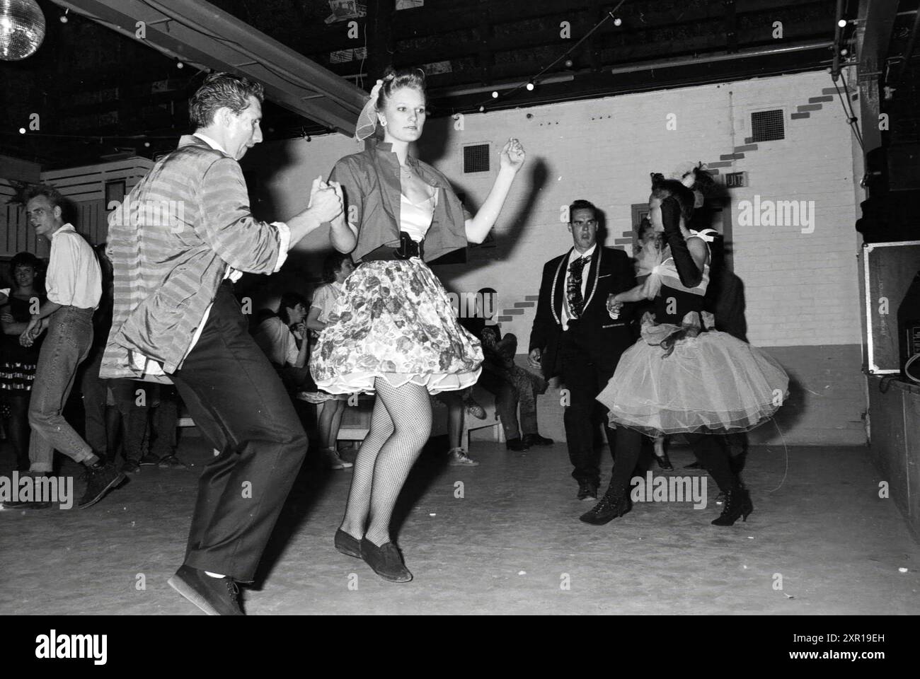 Rock 'n' roll, Hoofddorp Farm, danse, Hoofddorp, pays-Bas, 15-05-1988, Whizgle Dutch News : des images historiques sur mesure pour l'avenir. Explorez le passé néerlandais avec des perspectives modernes grâce à des images d'agences néerlandaises. Concilier les événements d'hier avec les perspectives de demain. Embarquez pour un voyage intemporel avec des histoires qui façonnent notre avenir. Banque D'Images