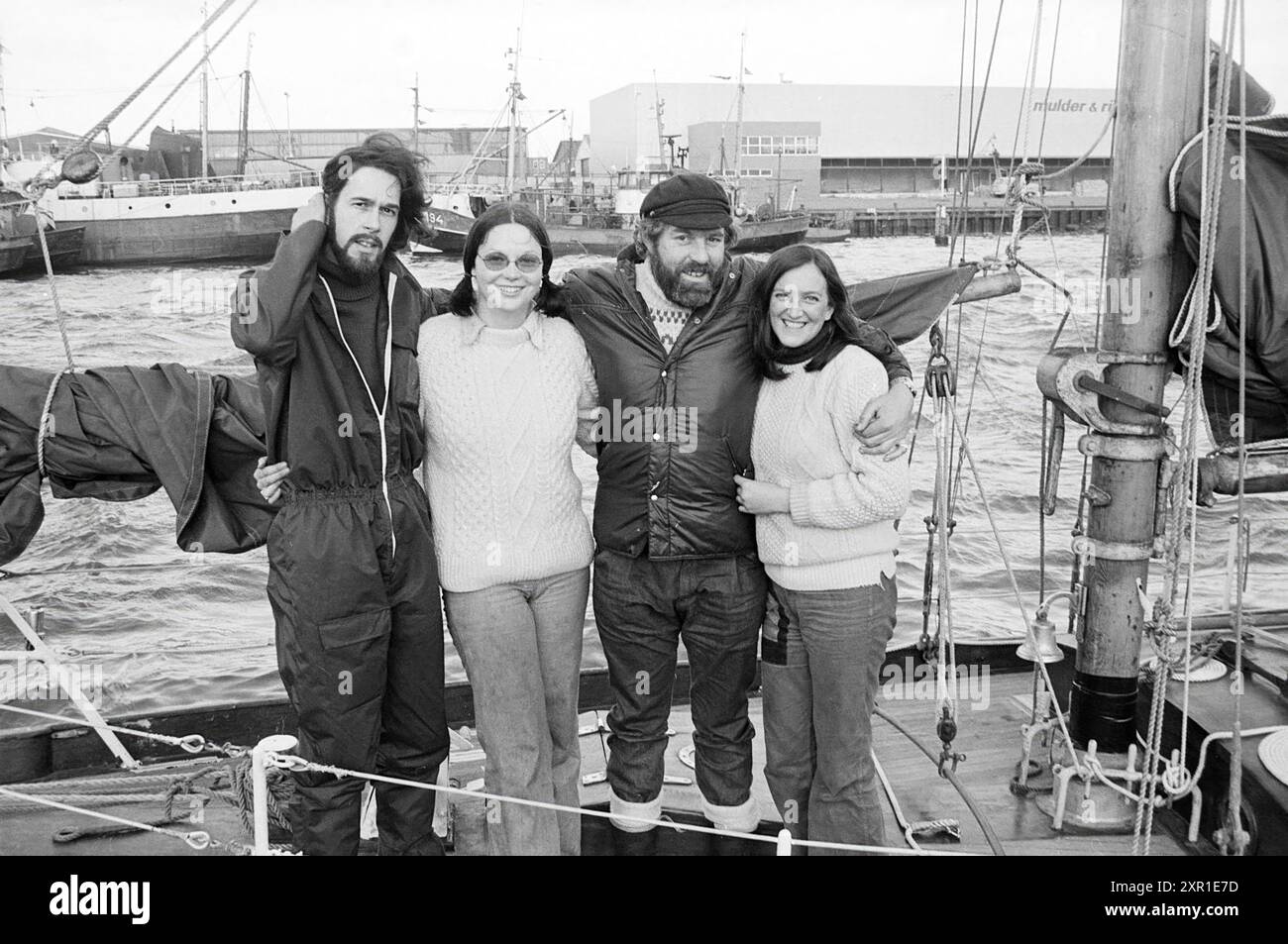 Personne à bord d'un yacht à voile., 19-11-1973, Whizgle Dutch News : images historiques sur mesure pour l'avenir. Explorez le passé néerlandais avec des perspectives modernes grâce à des images d'agences néerlandaises. Concilier les événements d'hier avec les perspectives de demain. Embarquez pour un voyage intemporel avec des histoires qui façonnent notre avenir. Banque D'Images