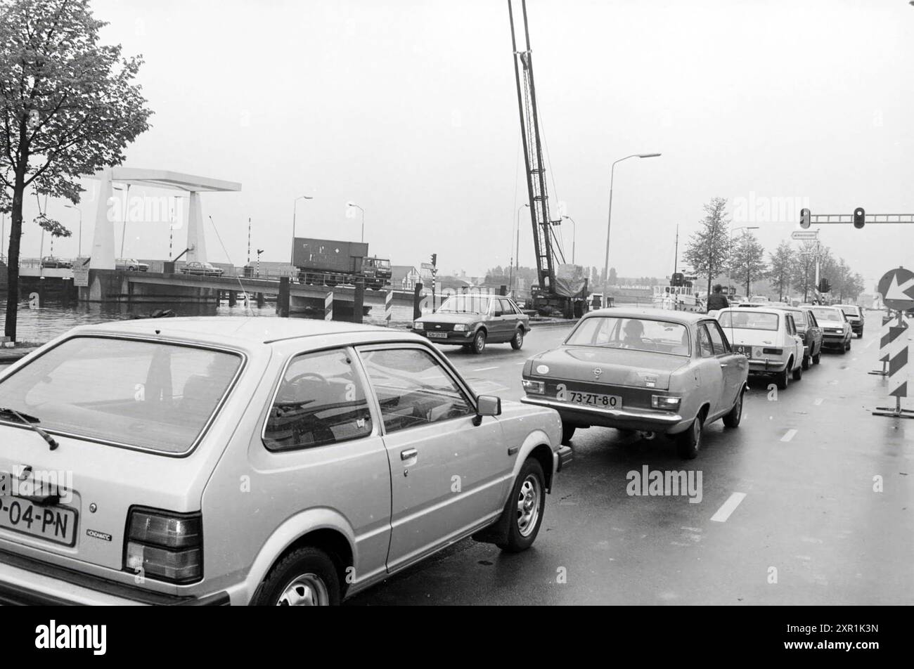 Occupé Spaarndamseweg, Waarderbrug, ponts, construction de pont, occupé, routes, construction de routes, plantation de routes, Haarlem, Spaarndamseweg, pays-Bas, 17-05-1984, Whizgle Dutch News : des images historiques sur mesure pour l'avenir. Explorez le passé néerlandais avec des perspectives modernes grâce à des images d'agences néerlandaises. Concilier les événements d'hier avec les perspectives de demain. Embarquez pour un voyage intemporel avec des histoires qui façonnent notre avenir. Banque D'Images Occupé Spaarndamseweg, Waarderbrug, ponts, construction de pont, occupé, routes, construction de routes, plantation de routes, Haarlem, Spaarndamseweg, pays-Bas, 17-05-1984, Whizgle Dutch News : des images historiques sur mesure pour l'avenir. Explorez le passé néerlandais avec des perspectives modernes grâce à des images d'agences néerlandaises. Concilier les événements d'hier avec les perspectives de demain. Embarquez pour un voyage intemporel avec des histoires qui façonnent notre avenir. Banque D'Images