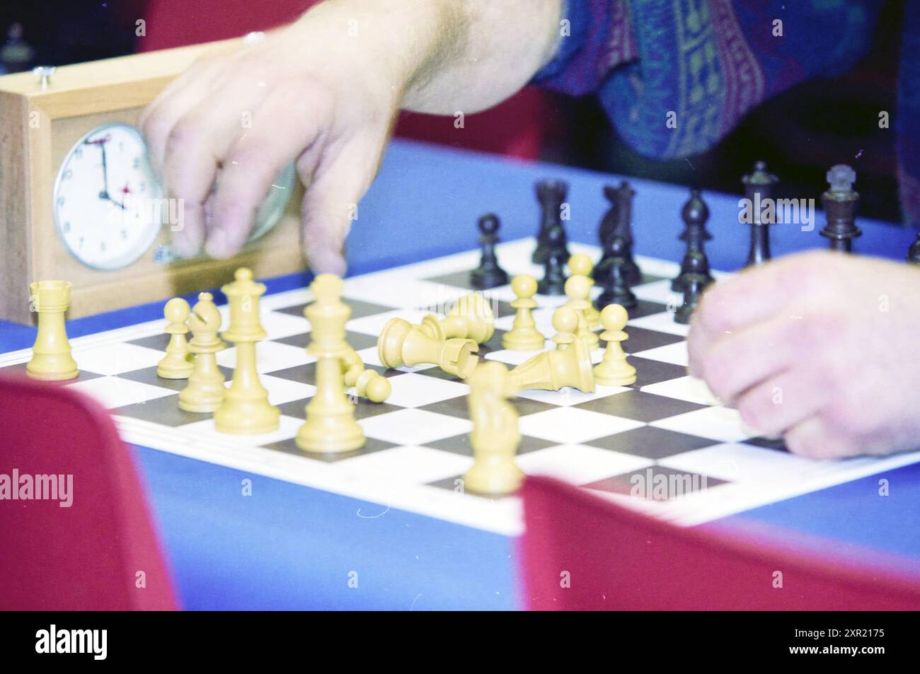 Match d'échecs, Whizgle Dutch News : images historiques adaptées pour l'avenir. Explorez le passé néerlandais avec des perspectives modernes grâce à des images d'agences néerlandaises. Concilier les événements d'hier avec les perspectives de demain. Embarquez pour un voyage intemporel avec des histoires qui façonnent notre avenir. Banque D'Images
