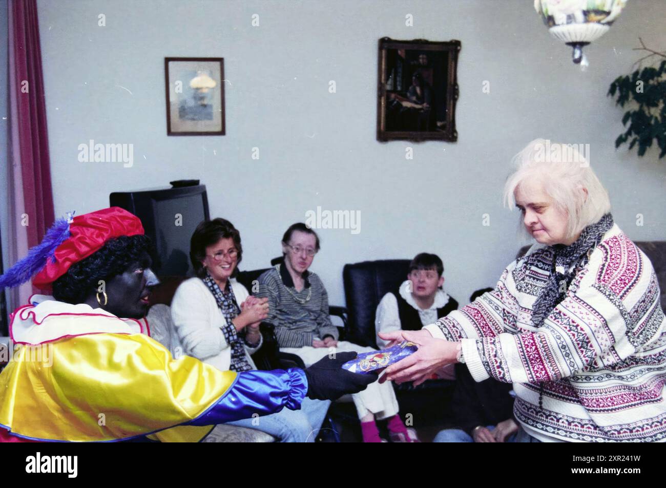 Veille de Noël, 04-12-1997, Whizgle Dutch News : des images historiques sur mesure pour l'avenir. Explorez le passé néerlandais avec des perspectives modernes grâce à des images d'agences néerlandaises. Concilier les événements d'hier avec les perspectives de demain. Embarquez pour un voyage intemporel avec des histoires qui façonnent notre avenir. Banque D'Images Veille de Noël, 04-12-1997, Whizgle Dutch News : des images historiques sur mesure pour l'avenir. Explorez le passé néerlandais avec des perspectives modernes grâce à des images d'agences néerlandaises. Concilier les événements d'hier avec les perspectives de demain. Embarquez pour un voyage intemporel avec des histoires qui façonnent notre avenir. Banque D'Images