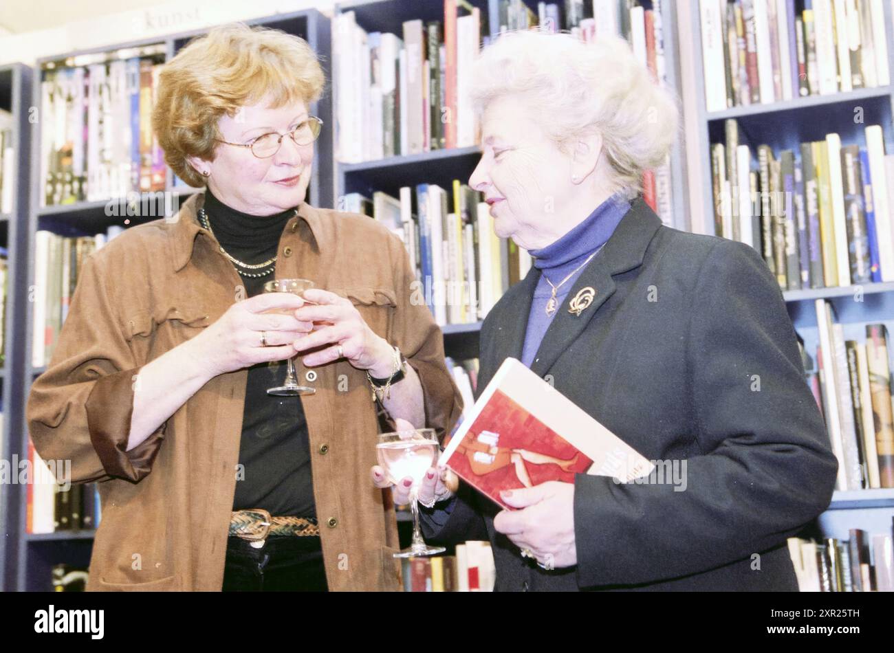 Roman politique, Haarlem, pays-Bas, 03-03-2003, Whizgle Dutch News : des images historiques sur mesure pour l'avenir. Explorez le passé néerlandais avec des perspectives modernes grâce à des images d'agences néerlandaises. Concilier les événements d'hier avec les perspectives de demain. Embarquez pour un voyage intemporel avec des histoires qui façonnent notre avenir. Banque D'Images