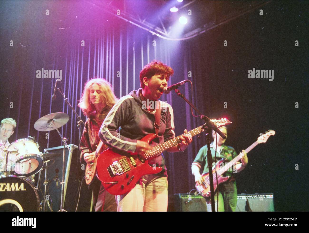 Lauréats du festival pop Noordhollands Glorie, IJm., IJmuiden, pays-Bas, 12-04-1998, Whizgle Dutch News : des images historiques sur mesure pour l'avenir. Explorez le passé néerlandais avec des perspectives modernes grâce à des images d'agences néerlandaises. Concilier les événements d'hier avec les perspectives de demain. Embarquez pour un voyage intemporel avec des histoires qui façonnent notre avenir. Banque D'Images Lauréats du festival pop Noordhollands Glorie, IJm., IJmuiden, pays-Bas, 12-04-1998, Whizgle Dutch News : des images historiques sur mesure pour l'avenir. Explorez le passé néerlandais avec des perspectives modernes grâce à des images d'agences néerlandaises. Concilier les événements d'hier avec les perspectives de demain. Embarquez pour un voyage intemporel avec des histoires qui façonnent notre avenir. Banque D'Images