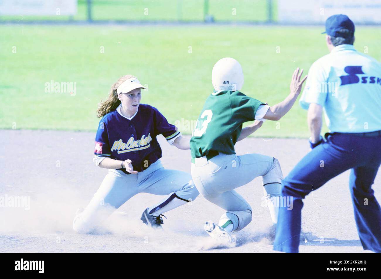 Softball, DSC - HCAW, 16-06-2000, Whizgle Dutch News : images historiques sur mesure pour l'avenir. Explorez le passé néerlandais avec des perspectives modernes grâce à des images d'agences néerlandaises. Concilier les événements d'hier avec les perspectives de demain. Embarquez pour un voyage intemporel avec des histoires qui façonnent notre avenir. Banque D'Images