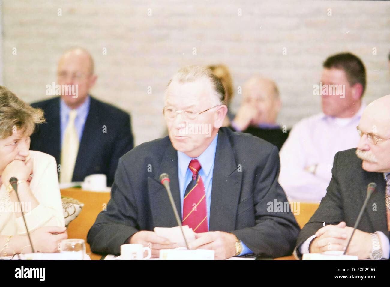 Réunion du Conseil, Whizgle Dutch News : des images historiques adaptées à l'avenir. Explorez le passé néerlandais avec des perspectives modernes grâce à des images d'agences néerlandaises. Concilier les événements d'hier avec les perspectives de demain. Embarquez pour un voyage intemporel avec des histoires qui façonnent notre avenir. Banque D'Images