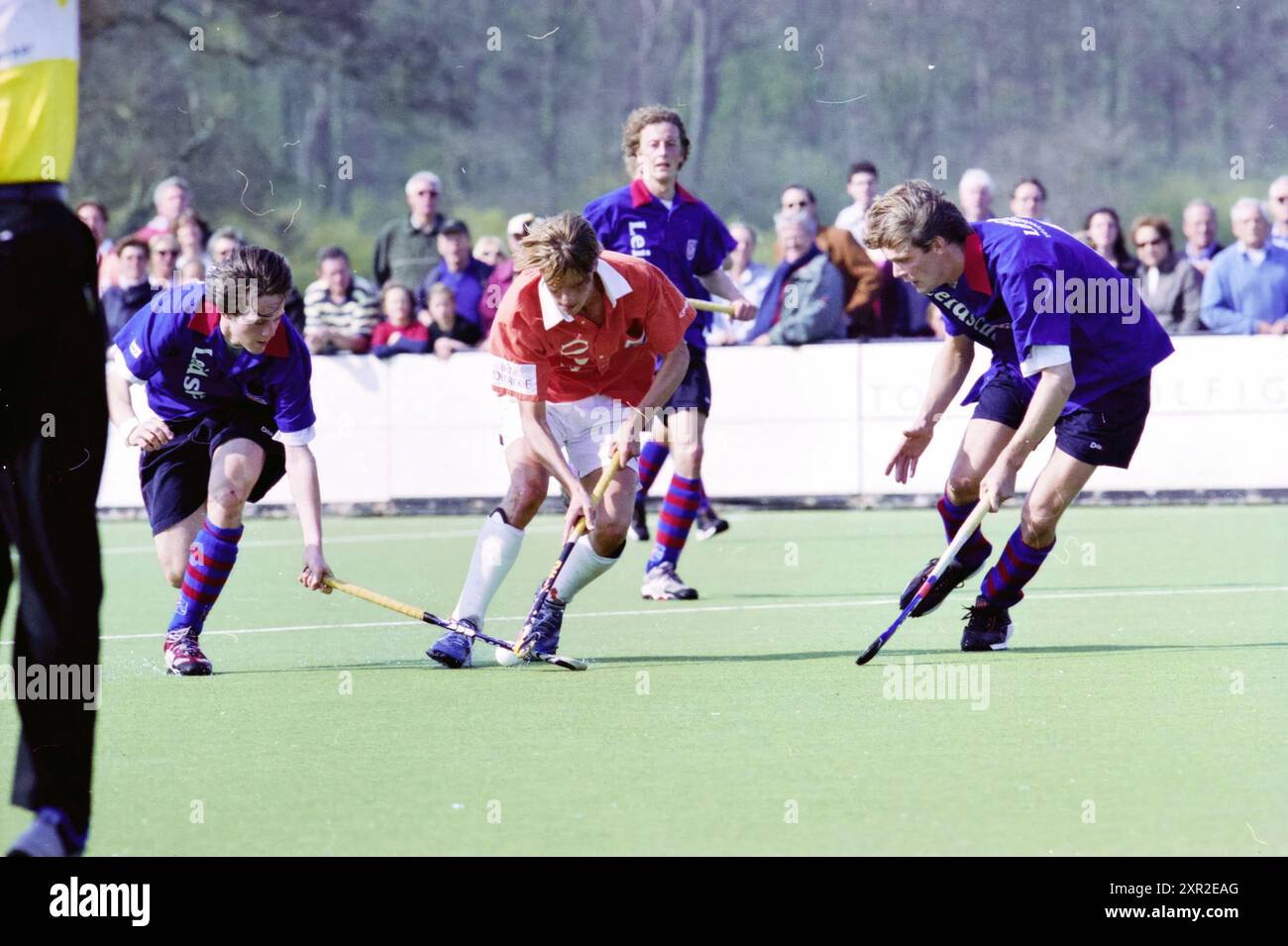Hockey ; Bloemendaal - SCHC, 12-04-2003, Whizgle Dutch News : des images historiques sur mesure pour l'avenir. Explorez le passé néerlandais avec des perspectives modernes grâce à des images d'agences néerlandaises. Concilier les événements d'hier avec les perspectives de demain. Embarquez pour un voyage intemporel avec des histoires qui façonnent notre avenir. Banque D'Images Hockey ; Bloemendaal - SCHC, 12-04-2003, Whizgle Dutch News : des images historiques sur mesure pour l'avenir. Explorez le passé néerlandais avec des perspectives modernes grâce à des images d'agences néerlandaises. Concilier les événements d'hier avec les perspectives de demain. Embarquez pour un voyage intemporel avec des histoires qui façonnent notre avenir. Banque D'Images