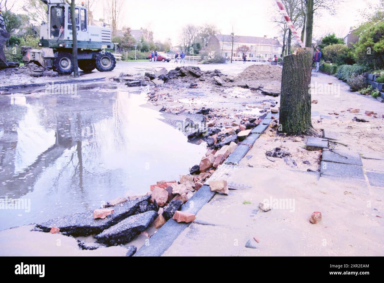 Dommages à la Water Supply Company, Amstellaan, Heemstede, Amstellaan, pays-Bas, 03-11-1998, Whizgle Dutch News : des images historiques sur mesure pour l'avenir. Explorez le passé néerlandais avec des perspectives modernes grâce à des images d'agences néerlandaises. Concilier les événements d'hier avec les perspectives de demain. Embarquez pour un voyage intemporel avec des histoires qui façonnent notre avenir. Banque D'Images