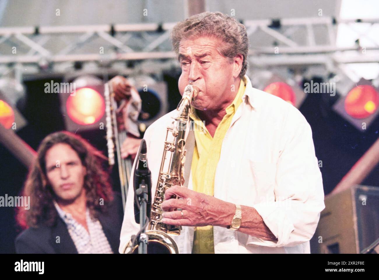Portrait d'un saxophoniste, Whizgle Dutch News : images historiques adaptées pour l'avenir. Explorez le passé néerlandais avec des perspectives modernes grâce à des images d'agences néerlandaises. Concilier les événements d'hier avec les perspectives de demain. Embarquez pour un voyage intemporel avec des histoires qui façonnent notre avenir. Banque D'Images