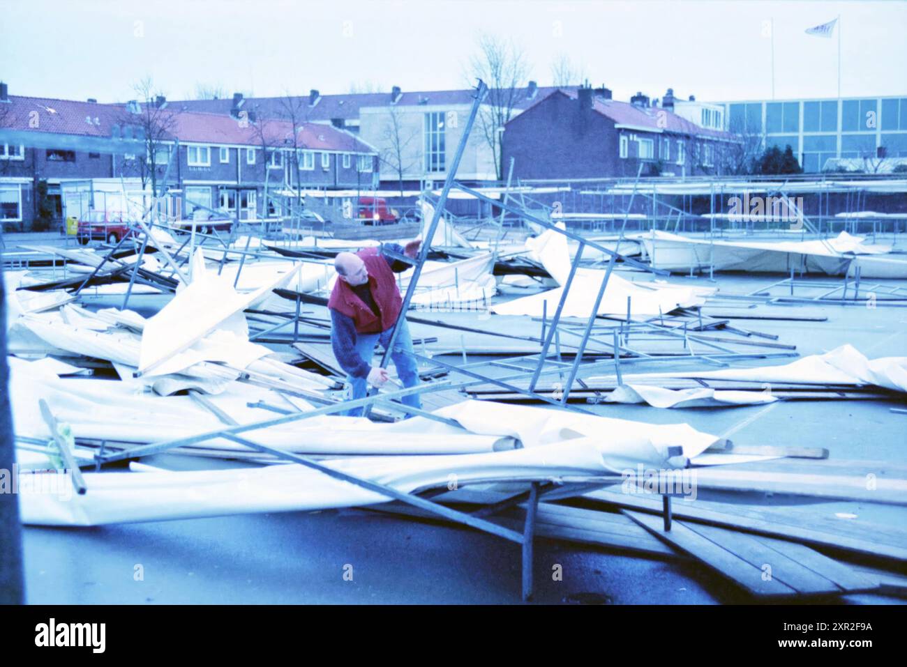 Storm Havoc, Whizgle Dutch News : des images historiques sur mesure pour l'avenir. Explorez le passé néerlandais avec des perspectives modernes grâce à des images d'agences néerlandaises. Concilier les événements d'hier avec les perspectives de demain. Embarquez pour un voyage intemporel avec des histoires qui façonnent notre avenir. Banque D'Images
