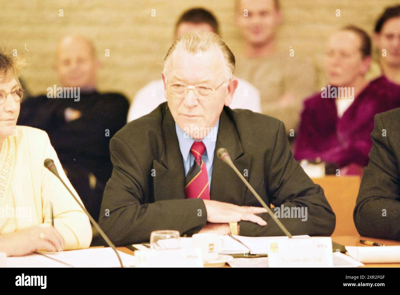 Réunion du Conseil, Whizgle Dutch News : des images historiques adaptées à l'avenir. Explorez le passé néerlandais avec des perspectives modernes grâce à des images d'agences néerlandaises. Concilier les événements d'hier avec les perspectives de demain. Embarquez pour un voyage intemporel avec des histoires qui façonnent notre avenir. Banque D'Images