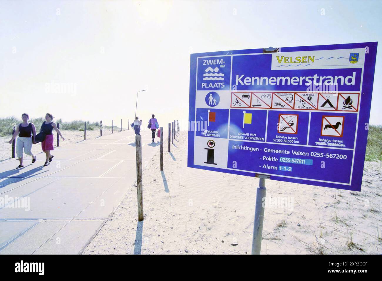 Panneau peu clair, IJmuiden, IJmuiden, pays-Bas, 09-05-2001, Whizgle Dutch News : des images historiques sur mesure pour l'avenir. Explorez le passé néerlandais avec des perspectives modernes grâce à des images d'agences néerlandaises. Concilier les événements d'hier avec les perspectives de demain. Embarquez pour un voyage intemporel avec des histoires qui façonnent notre avenir. Banque D'Images