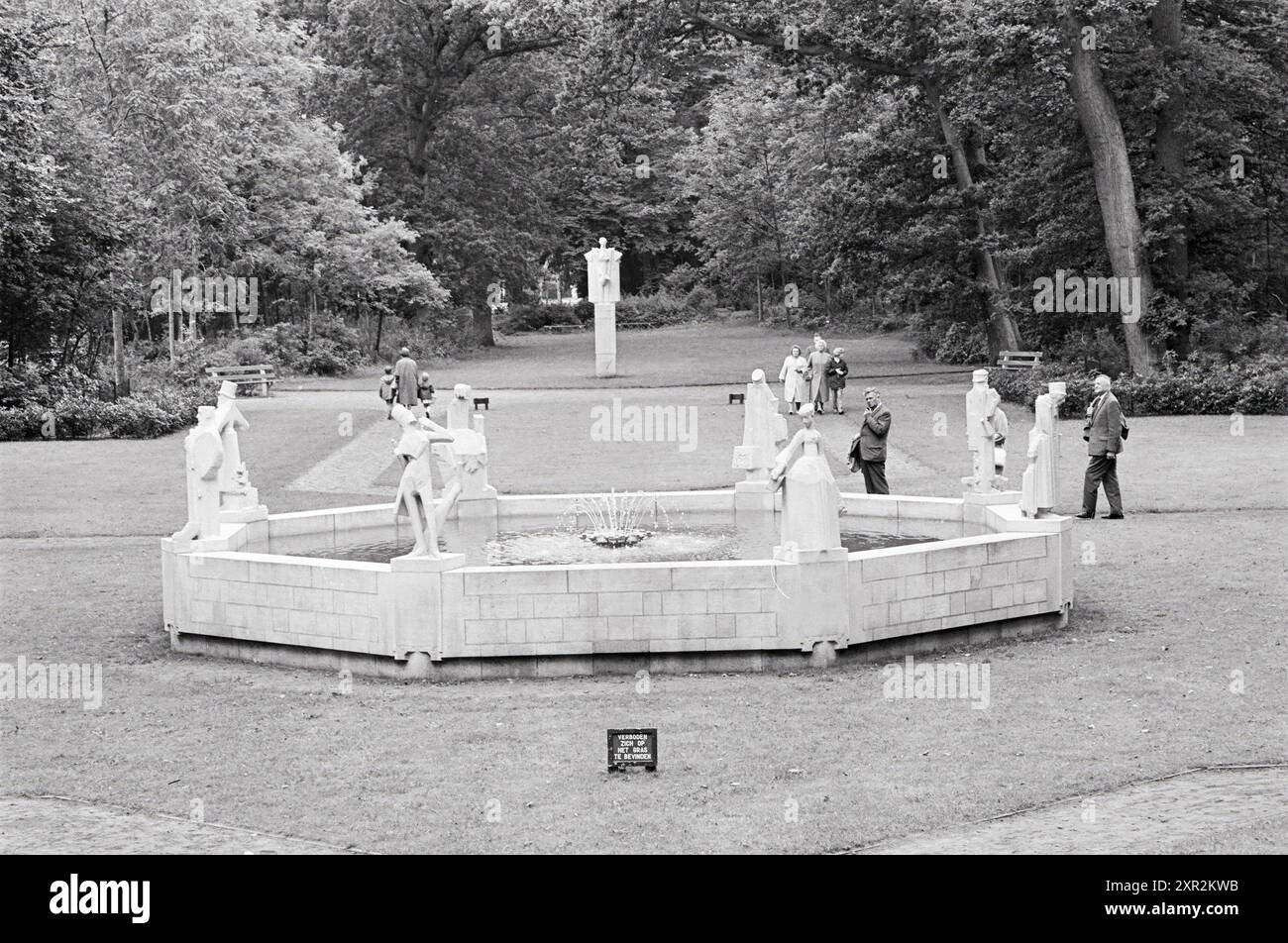 Hildebrand Monument in the Haarlemmerhout, Haarlem, pays-Bas, 16-08-1963, Whizgle Dutch News : images historiques sur mesure pour l'avenir. Explorez le passé néerlandais avec des perspectives modernes grâce à des images d'agences néerlandaises. Concilier les événements d'hier avec les perspectives de demain. Embarquez pour un voyage intemporel avec des histoires qui façonnent notre avenir. Banque D'Images