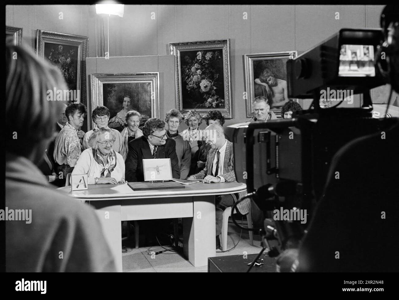 Art et Kitsch au Teylers Museum, Haarlem, Spaarne, pays-Bas, 01-11-1992, Whizgle Dutch News : des images historiques sur mesure pour l'avenir. Explorez le passé néerlandais avec des perspectives modernes grâce à des images d'agences néerlandaises. Concilier les événements d'hier avec les perspectives de demain. Embarquez pour un voyage intemporel avec des histoires qui façonnent notre avenir. Banque D'Images
