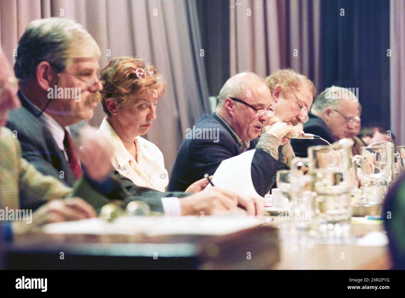 Café politique Zandvoort, Zandvoort, 01-03-1998, Whizgle Dutch News : des images historiques sur mesure pour l'avenir. Explorez le passé néerlandais avec des perspectives modernes grâce à des images d'agences néerlandaises. Concilier les événements d'hier avec les perspectives de demain. Embarquez pour un voyage intemporel avec des histoires qui façonnent notre avenir. Banque D'Images