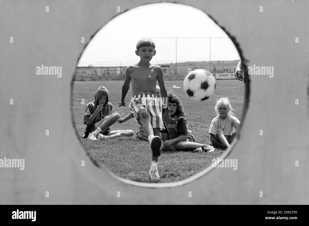 Jeux olympiques d'enfants Velserbroek, Velserbroek, 22-07-1992, Whizgle Dutch News : des images historiques sur mesure pour l'avenir. Explorez le passé néerlandais avec des perspectives modernes grâce à des images d'agences néerlandaises. Concilier les événements d'hier avec les perspectives de demain. Embarquez pour un voyage intemporel avec des histoires qui façonnent notre avenir. Banque D'Images