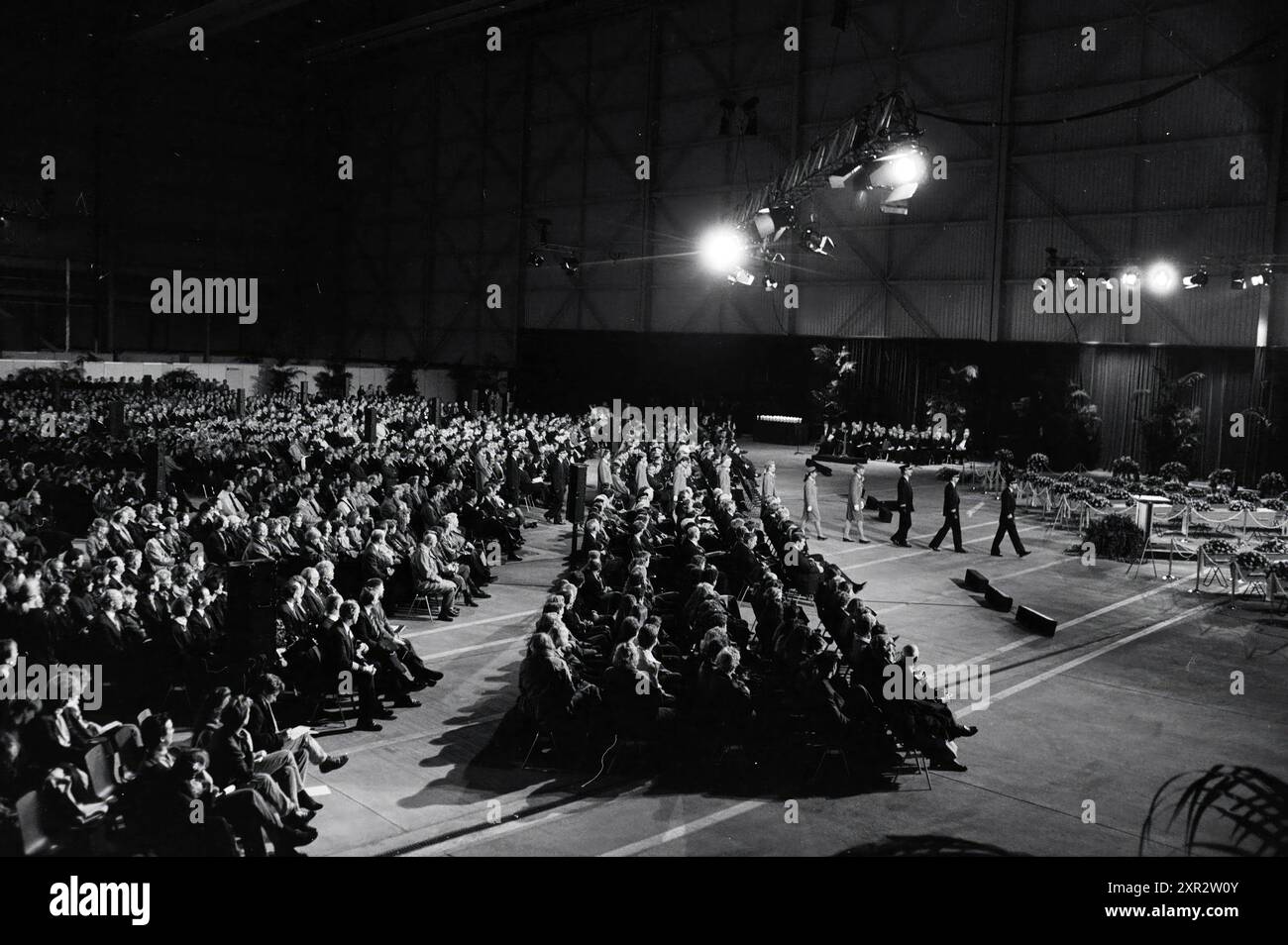 Memorial Service Martinair, 29-12-1992, Whizgle Dutch News : des images historiques sur mesure pour l'avenir. Explorez le passé néerlandais avec des perspectives modernes grâce à des images d'agences néerlandaises. Concilier les événements d'hier avec les perspectives de demain. Embarquez pour un voyage intemporel avec des histoires qui façonnent notre avenir. Banque D'Images